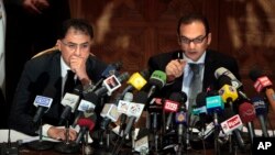 Egyptian investigative judges Sameh Abu Zeid, right, and Ashraf el-Ashmawi, who are investigating the case of foreign funding of NGOs, talk during a press conference at the Ministry of Justice in Cairo, Feb. 8, 2012. 