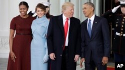 El presidente Obama y la primera dama, Michelle Obama reciben a la pareja presidencial entrante, Donald y Melania Trump en la Casa Blanca.