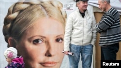 Supporters of jailed former Ukrainian Prime Minister Yulia Tymoshenko chat in a protest tent camp in central Kiev on Oct. 7, 2013. 