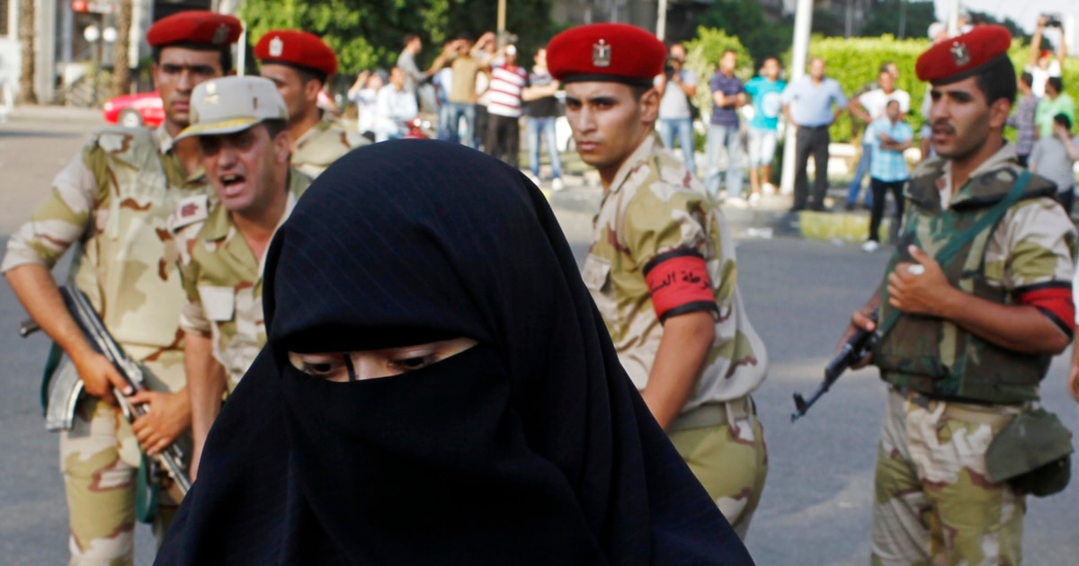 Mushuk kesmasidan sperma oqadi Aprel Oneil yalangoch
