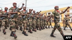 Ces écoles, sous commandement gabonais, illustrent la volonté de la France d'"une présence visible moindre", avait expliqué l'"envoyé personnel" du président Macron pour l'Afrique.