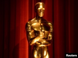 An Oscar statue is seen during the nominations announcements for the 88th Academy Awards in Beverly Hills, California, Jan. 14, 2016.