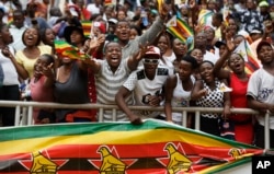 Spectators cheer from the stands at the inauguration ceremony of President Emmerson Mnangagwa in the capital Harare, Zimbabwe, Nov. 24, 2017.