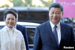 中国国家主席习近平和夫人彭丽媛2019年3月23日抵达意大利西西里议会大厦进行访问。
