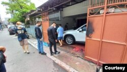 Situasi di rumah orang tua dan kerabat aktivis Veronica Koman yang menjadi sasaran teror pada Minggu (7/11). (Foto: Courtesy)