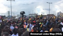 Le public lors d’un rassemblement du MRC à Yaoundé, le 1er octobre 2018. (VOA/Emmanuel Jules Ntap) 