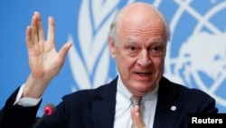 스테판 데 미스투라 유엔 시리아 특사가 30일 스위스 제네바에서 시리아 평화회담 관련 기자회견을 하고 있다. 
