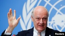 스테판 데 미스투라 유엔 시리아 특사가 지난달 30일 스위스 제네바에서 열린 기자회견에서 시리아 평화회담에 대해 발언하고 있다. 