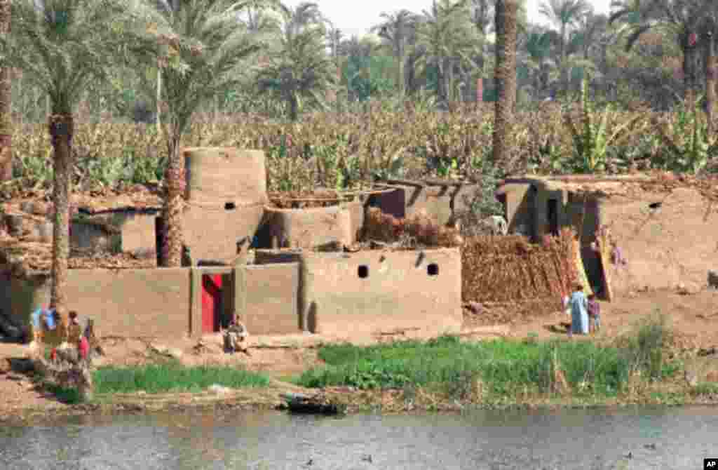 WHO GETS NILE WATERS? Sharing the waters of the 6,000-kilometer Nile River is getting harder every year as the majority of interested nations decide they need more to feed their people. The lion’s share has always gone to Egypt and Sudan, arid countries