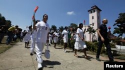 Unas 50 "Damas de Blanco" estaban entre activistas detenidos el domingo en La Habana.