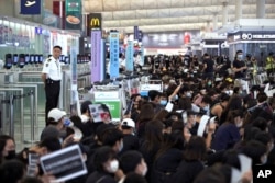 Las protestas en Hong Kong han afectado el curso normal de su aeropuerto internacional en semanas recientes.