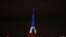 La Torre Eiffel, iluminada con los colores nacionales de Francia: rojo, blanco y azul, en honor de las víctimas de los ataques terroristas del viernes pasado en París. Lunes 16 noviembre, 2015.