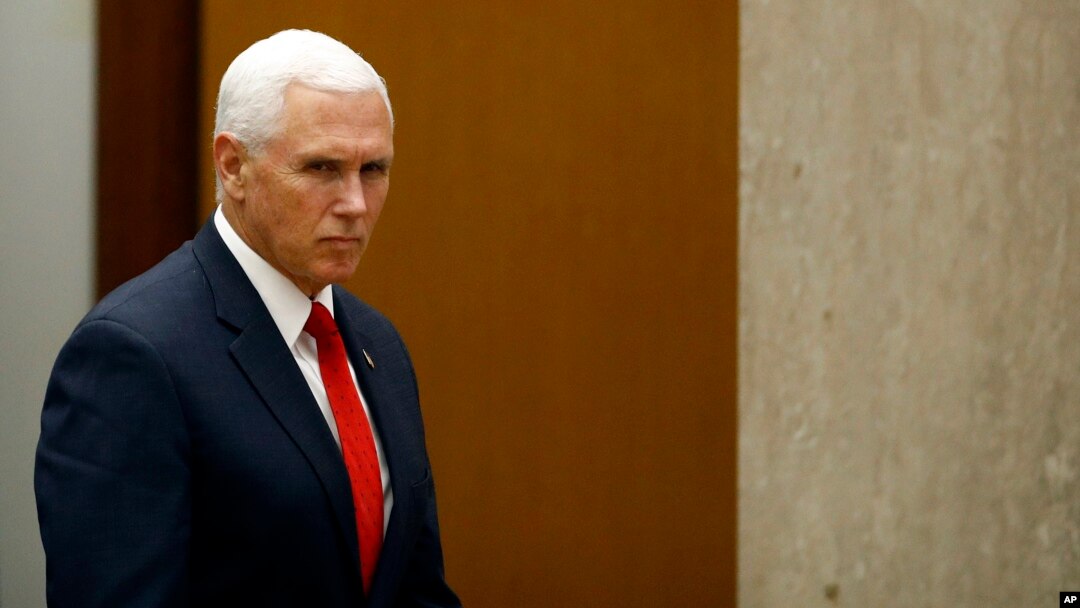 Wapres AS, Mike Pence, tiba untuk berbicara pada Konferensi Washington untuk Benua Amerika ke-49, Selasa, 7 Mei 2019, di Deplu AS, Washington, D.C. (foto: AP Photo/Patric Semansky)