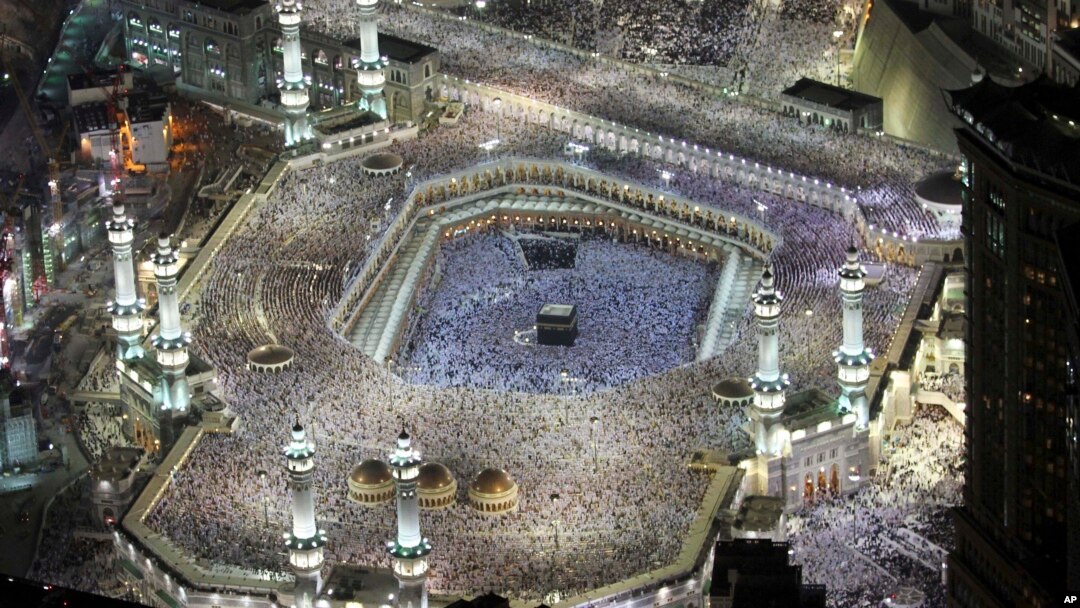 Mahajjata a lokacin aikin Hajji a Masallacin Qa'abah.