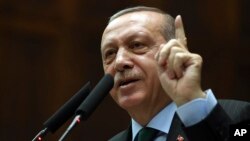 Presiden Recep Tayyip Erdogan "mengutuk pemerintah Israel" karena melakukan serangan yang tidak manusiawi (di Jalur Gaza).