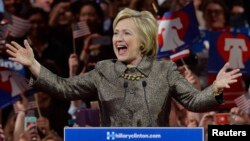 Hillary Clinton tocó una serie de temas unen a los demócratas en su discurso de victoria el martes por la noche.