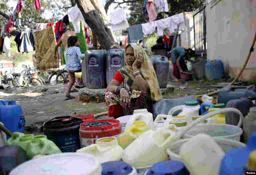 جاٹ برادری کے احتجاج سے دہلی میں پانی کی فراہمی میں مشکلات درپیش ہیں اور شہر کے مختلف حصوں میں پانی کے سینکڑوں ٹینکرز بھیجے جا رہے ہیں۔