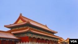 El desfile pasó por Tiananmén, en el centro de Beijing, donde se consolidó la República Popular de China en 1949.