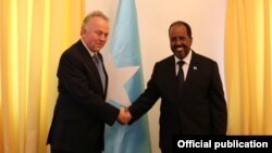 Michael Keating iyo madaxweyne Xasan