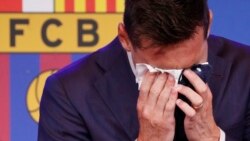 Lionel Messi menangis dalam "perpisahan"-nya di Barcelona, Minggu (8/8).