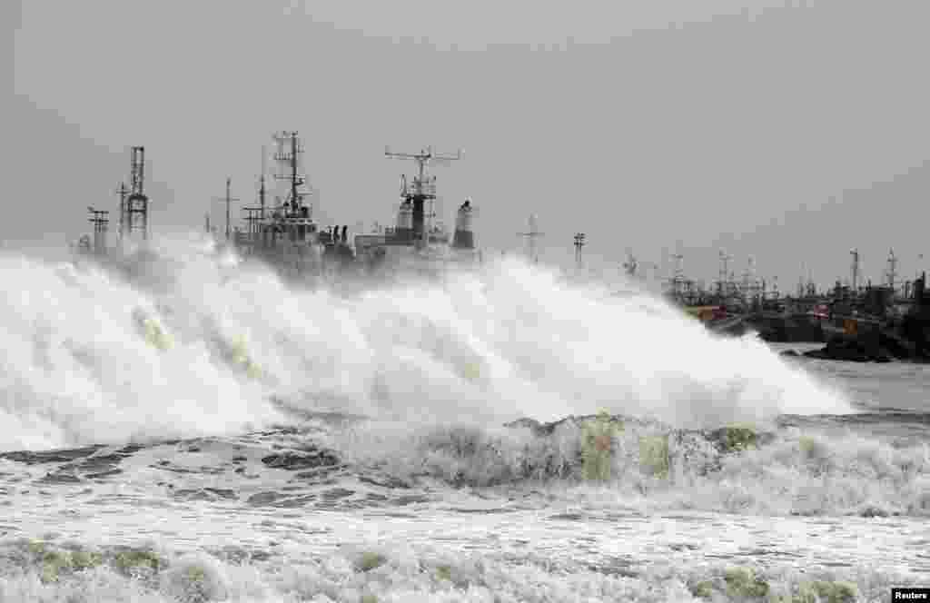 A big wave smashes into a breakwater at a fishing harbor in Jalaripeta, Andhra Pradesh, India, Oct. 11, 2013.