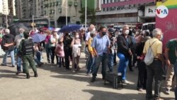 Venezolanos piden vacunación organizada