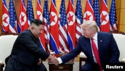 Lãnh tụ Triều Tiên Kim Jong Un và Tổng thống Trump tại một cuộc gặp hồi tháng Sáu.