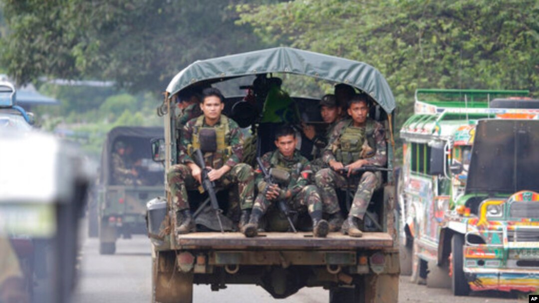 Binh sĩ Philippines ở ngoại ô thành phố Marawi.