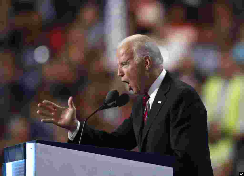 Wakil Presiden AS Joe Biden&nbsp;berbicara pada hari ketiga Konvensi Nasional Partai Demokrat di Philadelphia, Rabu (27/7). (AP/Paul Sancya)