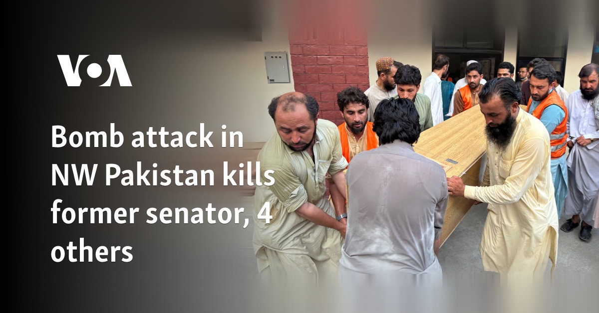 Bomb attack in NW Pakistan kills former senator, 4 others