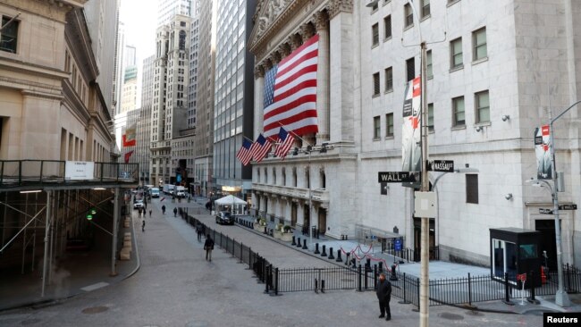 Sở giao dịch chứng khoán New York, Hoa Kỳ. Bắc Kinh được cho là sẽ tìm cách tự vệ, tránh rủi ro bằng cách cắt giảm mức độ nắm giữ trái phiếu chính phủ Mỹ.