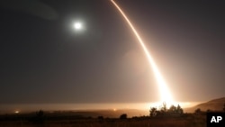 Испытательный запуск межконтинентальной баллистической ракеты в США (архивное фото)