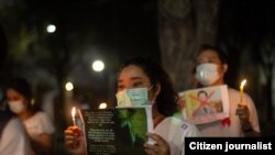 ထိုင်းနိုင်ငံရောက် မြန်မာရွှေ့ပြောင်းအလုပ်သမားတွေနဲ့ကျောင်းသားတွေ UNHCR ရှေ့မှာ ဆန္ဒပြကြပုံ။ (ဓာတ်ပုံ-courtesy)