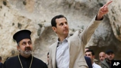 20일 바샤르 알 아사드 시리아 대통령(오른쪽)이 다마스쿠스 인근 기독교 유적인 말룰라를 방문했다.(자료사진)