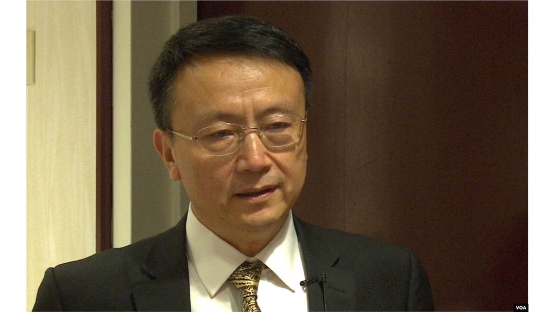 北大教授贾庆国在华盛顿一个智库的研讨会上(2014年4月19日,美国之音黎堡拍摄)