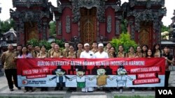 Para siswa-siswi SMA Katolik St. Hendrikus di Pura Segara Kenjeran (VOA/Petrus).