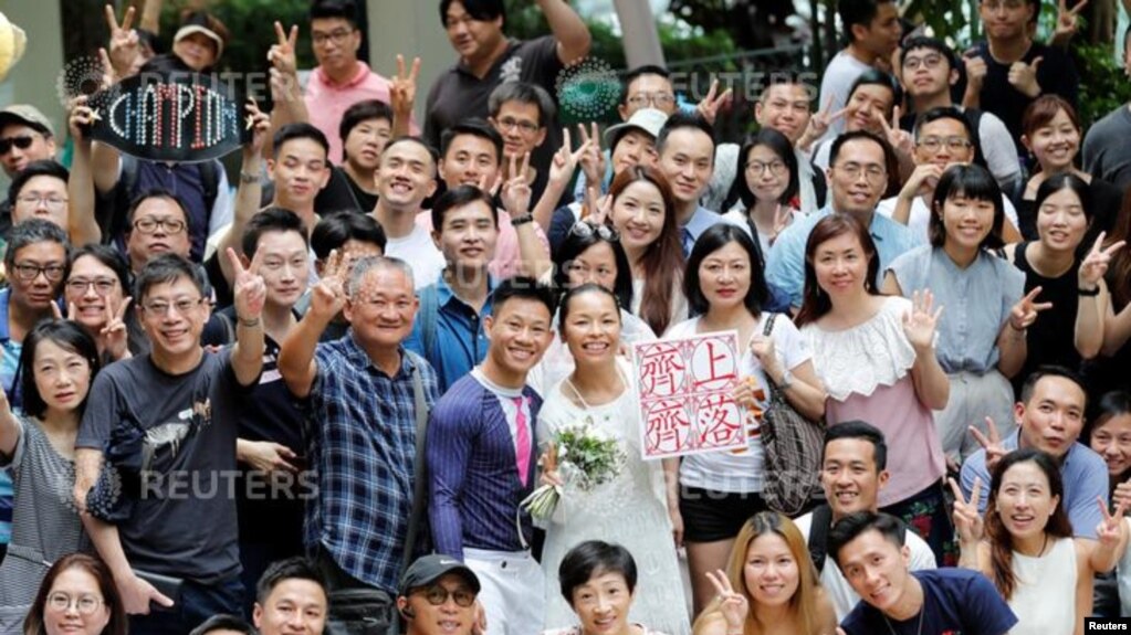Henry Tong và Elaine To trong ngày cưới ở Hong Kong, ngày 4/8/2019. REUTERS/Kim Kyung-Hoon