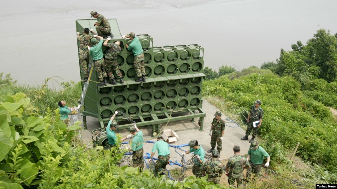 한국 군 당국이 북한군의 비무장지대(DMZ)에 의도적으로 목함지뢰를 매설한 행위에 대한 응징 차원에서 경기도 파주 인근에서 대북 확성기 방송을 일부 시행했다고 10일 밝혔다. 