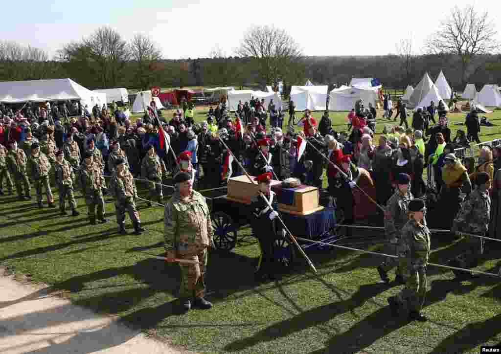 Cadets wheel Richard III&#39;s coffin on to the battefield at Bosworth, near Leicester, central England. Richard III&#39;s remains are being carried in procession through Leicestershire on its way to the cathedral where they will be reburied. The body of Richard III, who died at the battle of Bosworth in 1485, was found under a car park in 2012.