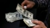قیمت دلار آمریکا در ایران پس از حمله مرگبار پاکستان از ۵۴ هزار تومان عبور کرد