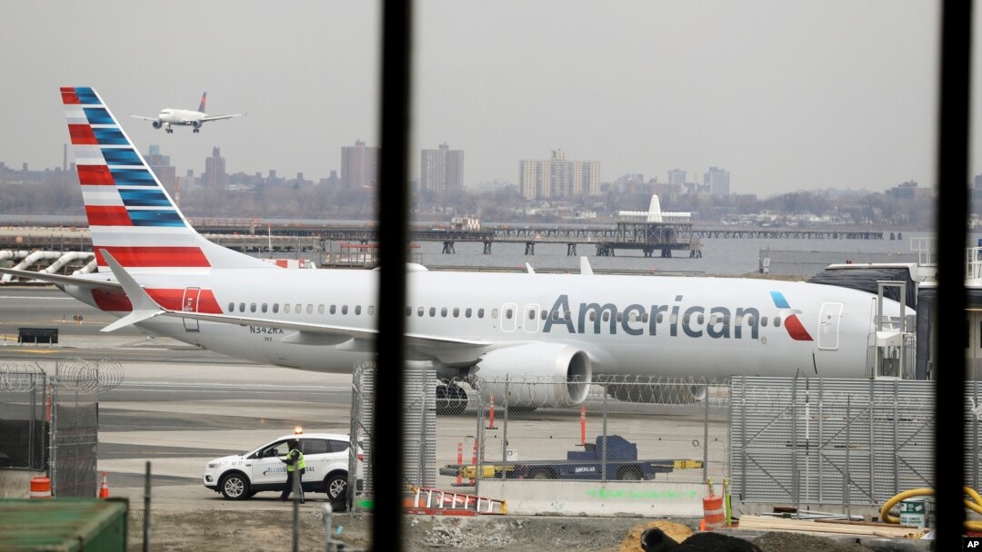 Pesawat Boeing 737 MAX 8 milik maskapai American Airlines di bandara New York (foto: dok). 