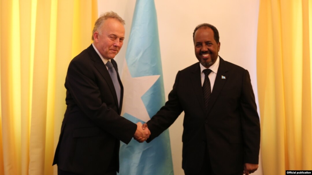 Michael Keating iyo madaxweyne Xasan