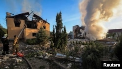 12일 우크라이나 하르키우에서 러시아의 공격으로 부서진 건물들.