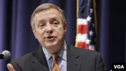 Senator Dick Durbin dari partai Demokrat menengarai adanya 'iklim diskriminasi yang subur' terhadap warga Muslim di Amerika.