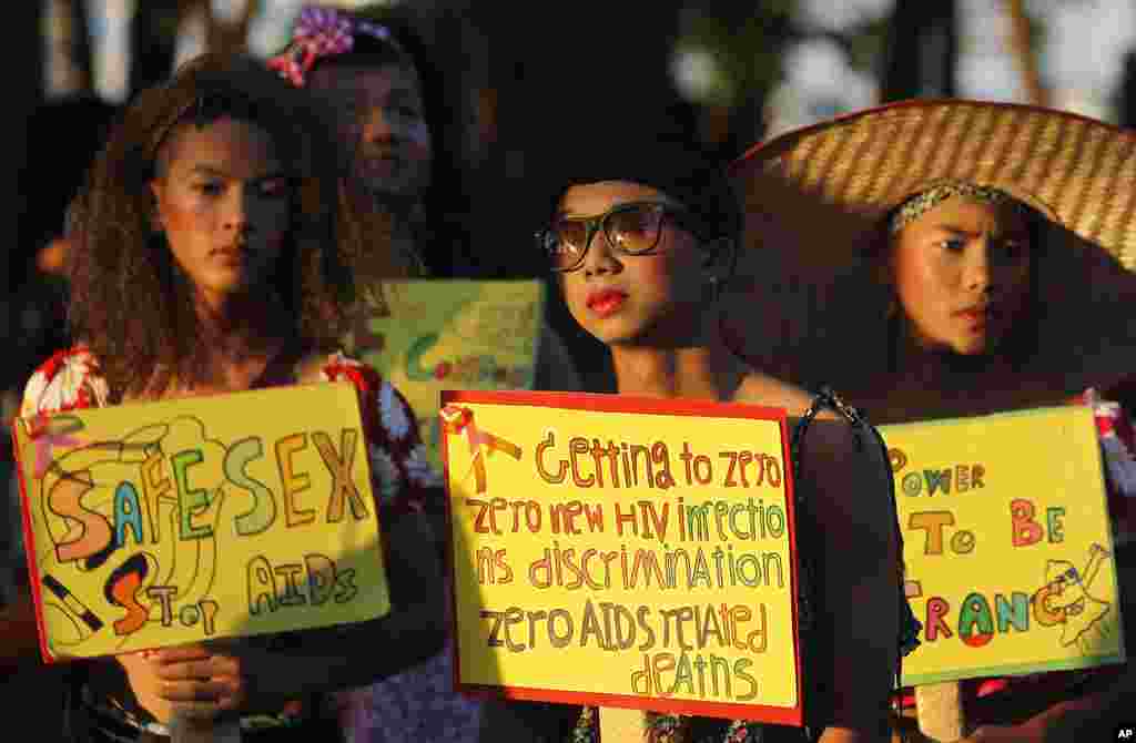 泰国大学生参加艾滋病防治宣传活动。(Reuters)