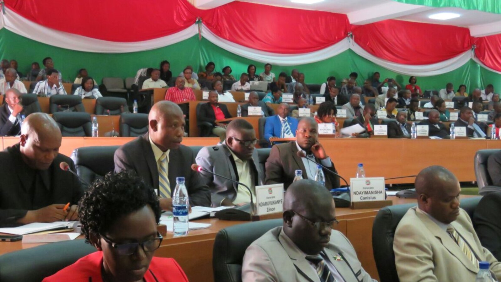 Burundese lawmakers approved request to leave the ICJ in Bujumbura, October 12th, 2016. (VOA/Christophe Nkurunziza)