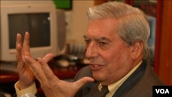 El premio Nobel de Literatura, Vargas Llosa que dijo que tiene las mismas ilusiones de siempre en sus proyectos aunque ahora le falta tiempo