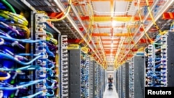 یکی از مراکز داده شرکت آمازون (آرشیو)