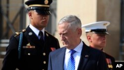 El secretario de Defensa, Jim Mattis, se opone a la creación de una nueva rama de las fuerzas armadas para el espacio alegando que requeriría "mucha planificación detallada". 