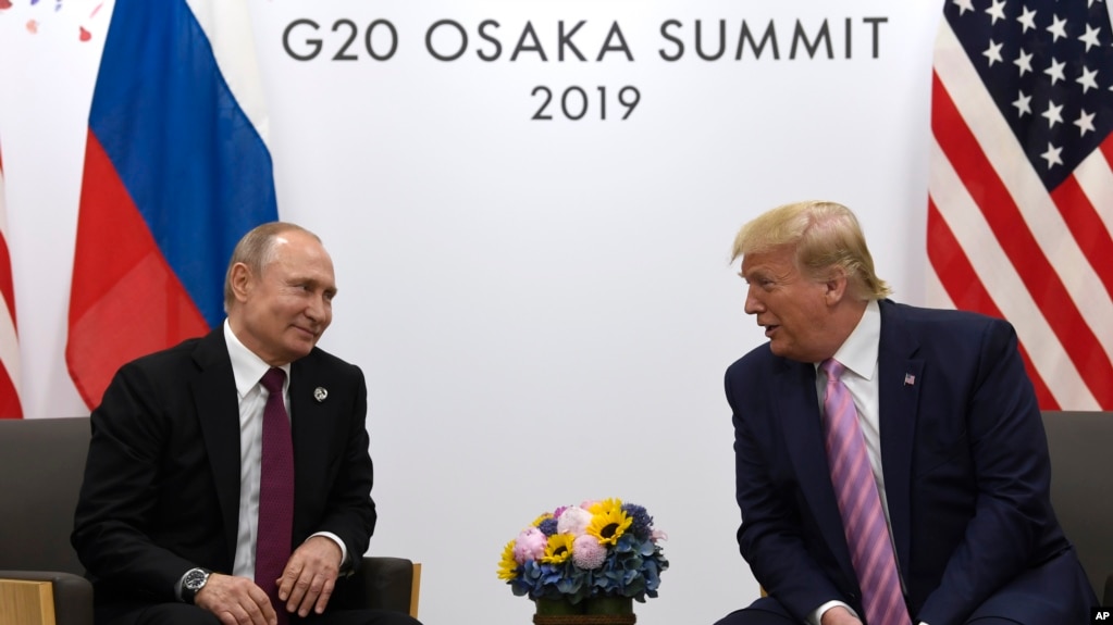 Tư liệu- ảnh chụp ngày 28/6/2019, TT Donald Trump, gặp TT Nga Vladimir Putin trong cuộc họp song phương bên lề hội nghị thượng đỉnh G-20 ở Osaka, Nhật Bản. 